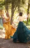 Boho Chiffon Bridesmaid Dress 2023 A-Line Spaghetti Straps Ruffle Maxi Evening Clown Golvlängd slits Backless Maid of Honor Party Party