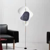 플로어 램프 단순한 현대 램프 북유럽 스타일 이탈리아 창조적 인 성격 거실 침실 침대 옆 램프 플로어