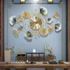 Wandklokken metalen ginkgo bladklok grote gouden woning decoratie creatieve mode licht luxe woonkamer digitale pointer ornamenten