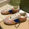 2023 Comode scarpe da tavola Sneakers di design di lusso Running in pelle vintage Casual da donna Bee Sneakers casual comode e versatili