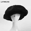 2021 jesienne zima czarna sznur ośmiokątna czapka dla kobiet Duża wersja chmur hat retro malarz hurtowa j220722