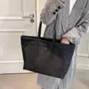Moda Wysokiej jakości torby duffel luksusowe mężczyzn dżentelmena handlowca torby podróżne nylonowe torebki duże pojemność hollall noszenie 238V
