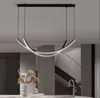 Moderna lampada a sospensione a LED sopra il tavolo da cucina, sala da pranzo, soggiorno, casa con apparecchi di illuminazione per lampadari di design con telecomando