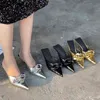 Suojialun 2021 Nieuwe dames slipper merk Buckle puntige teen slip op muilezels schoenen dames dunne lage hak buitenglaasjes vrouwelijk sandaal 220627