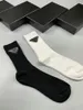 Fashion Men's Socks Wysokiej jakości bawełniane bawełniane klasyczne litery w oddychaniu na zewnątrz skarpetki sportowe