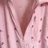 Kvinnors träningsdräkter Cherry Print Turtleneck dragkedja upp kappa breda benshorts med fickrosa sommarhöst tvådelar för kvinnorvinnor