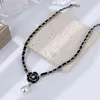 Persoonlijkheid parel camellia trui ketting ketting vrouwelijke mode hiphop pu lederen hanger lange stijl ketting AA220318