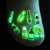 Crocodilo fluorescente JIBZ Estilo de rua mexicano Luminosos pingentes de sapato que brilham no escuro pvc Fivelas de sapato decorações acessórios adequados para mulheres, homens, sandálias, pulseiras infantis