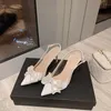 Sandals Sapatos femininos 2022 Stiletto pontudo de dedo do dedo do dedo pérolas pérolas de noiva