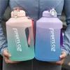 Vendita all'ingrosso! Bottiglia d'acqua a 4 colori di grande capacità 50oz 78oz bicchieri sportivi in plastica tumber con cannuccia