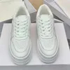 Nuove scarpe bianche da donna design a punta tonda lusso sensazione retrò casual scarpe da donna all-match semplici e generose suola super spessa da 5 cm