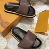 Slippers Женские тапочки дизайнерские туфли дизайнерская версия сандалии печатные пряжки дизайн мягкая подошва женщина модные женские тапочки Flip Flops 35-42