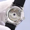 Master Ultra Thin Q1368430 Fase lunar Reloj automático para hombre Caja de acero Esfera negra Marcadores plateados Correa de cuero Timezonewatch Y10b2
