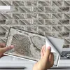 24ピースの新しいデザイン防水レンガの壁の自己接着剤3D PVCタイルステッカーキッチンバスルーム