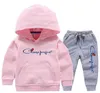 Barnkläder sätter Baby Boys Girls Brand Print Hoodies Set Casual New Style Loose Sweatpants Spring Tops Set Children's Tracksuits