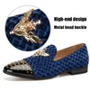 Broderad slitage mäns mäns casual veet scen loafers skor mode platt stor storlek zapatos hombre b3 406 753 512 603