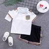 Kids Girls Boys Plaid Tracksuit Brand Fashion 2st Outfits Set Polo Tshirt och Short Pant Tracksuits Children Designers kläder 80cm-120 cm