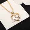 2022 Collier pendentif à breloque de qualité supérieure en forme de petit cœur en plaqué or 18 carats pour cadeau de bijoux de mariage pour femme avec timbre de boîte PS7598