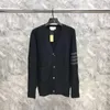 Chandails pour hommes Cardigan pour hommes Pull à col en V en laine mérinos classique avec manches à rayures à la mode coréenne Veste d'hiver pour femmesOlga22