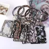 Porte-clés Porte-cartes en cuir PU avec bracelet à pompon assorti Porte-clés pour femmes Bague Accessoires de bijoux de mode Miri22