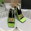 Série de sandales chaussures à talons hauts pour femmes Satin brillant avec décoration de matériel créatif bouche peu profonde chaussures exposées taille 35-39