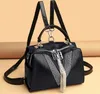 Hochwertige Nieten Leder Damen Bag Handtaschen Luxusbrand Kette Quasten Tass Totes Mode weibliche Umhängetaschen Casual Messenger Tasche