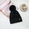 Gorro/caveira tampa de designer de inverno elegante capotas de lã de lã de malha de lã de lã de lã com bola de peles confortável/skull beani