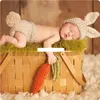 Coniglietto appena nato Set di fotografie all'uncinetto Puntelli per fotografia per bambini Costume in maglia di ravanello di coniglio Abbigliamento cosplay infantile di Pasqua di Halloween