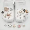 Crocs Fashion Women Jewelry Rhinestone Bee Flower Crown Metal Sharms Decoration DIY Jibz Croc Garden Sandals الحلي الزخارف