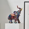 Graffiti dipinto colorato dipinto di elefante figurina art statue statue creativa resina artigianato casa portico desktop decoro 220505
