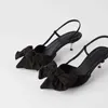 Sandaler Kvinnor Högklackat Designer Nya Spetsade Pumpar Fashion Polka Dots Bow Midheeled Sandals Beach Lady Shoes 220412