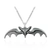 Pendentif Colliers Lily Munster Écran Précis Bat Collier Vampire Bijoux Halloween Costume Cadeau CollierPendant PendentifPendentif