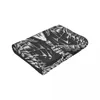 Couvertures douces au toucher noir épéiste jeter couverture Super chaude 3D imprimé flanelle pour lits randonnée pique-nique couvertures