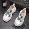 Vår och sommardesigner Mäns Casual Shoes Checkerboard Driving Skor Tyg Andningsbar Färg Stitching Lace Up Flats Male Walking Sneakers Zapatillas Hombre