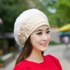 女性のための女性の冬の帽子編みボンネットキャップ