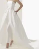 Tuta da donna moderna senza spalline Abito da sposa da spiaggia con gonna staccabile Pantaloni semplici in raso Abiti da sposa Fascia con fiocco Abiti da sposa all'aperto Robe De Mariee