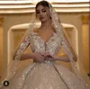 Luxe sprankelende gouden lovertjes v -nek trouwjurken bruidsjurken Arabische dubai mouwloze plooien vintage kathedraal trein bruid jurk plus maat