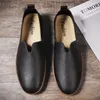 Scarpe da uomo in vera pelle Scarpe slip on Mocassini Mocassini da uomo Designer italiano Scarpe vintage Comode ballerine Brogue Driving