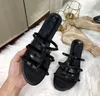 2022 Yeni Lüks Kadınlar Düz Perçin Valen Espadrilles Ayakkabı Siyah Sandalet Siyah Düz Deri Terlik Flip Flips 35-43 V Toz Çanta