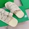 2022 mehrfarbige, lässige Sandalen und Hausschuhe mit undichten Zehen werden von Frauen in Gladiator-Sandalen mit Retro-High-Heels und Schnallengürtel getragen