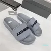 Zapatos de playa al aire libre de alta calidad Fashion Balencaigaity zapatillas para mujeres Hombres de verano Sea plana zapatilla Alfabeto de lujo informal