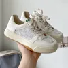 Nya 2022 lyxskor för kvinnor märkesdesign vita chunky sneakers kvinnliga vulkanisera sportskor storlek 35-40