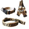 Accessoires de mode Colliers de chien de luxe Laisses Ensemble Laisse de créateur Ceintures de sécurité Harnais Collier pour animal de compagnie et chaîne pour animaux de compagnie pour petit moyen grand s Chat Chihuahua Caniche 50ess