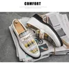 Italienska lyxiga vita l￤derskor f￶r m￤n loafers casual manliga skor slip-on brittisk stil randig mjuk sko mockasiner 38-46