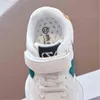 2022 Girl Sports Shoes New White Sneakers Boys Girls Fashion up Soft Sole Sole Disual Shoes Cuhk Children's Running Shoes 26-36 G220517