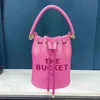 Bucket Bag shoppingväskor Crossbody Designer Bag Bucket s Tote Brand Hand Kvinna Strand Vår och sommar Shopping kvinnor plånböcker