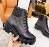 Bottes pour femmes de marque italienne talons hauts fermeture éclair de luxe boucle dorée plaid noir et blanc brodé en peau de cerf bottes Joker Martin pour les loisirs à la maison en hiver