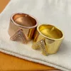 Klassieke luxe diamanten V-ring modeontwerper kristallen trouwringen voor heren en dames 316L titanium verguld 18K goud Jew245y