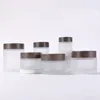 Bottiglie di crema di vetro smerigliato Barattoli cosmetici rotondi Bottiglia di imballaggio viso a mano con copertura in grana di legno scuro