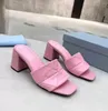 Mulheres chinelas de sandálias Triângulo de triangular plana Flip Flops Summer Summas de couro de couro genuíno Sapatos de banho com caixa